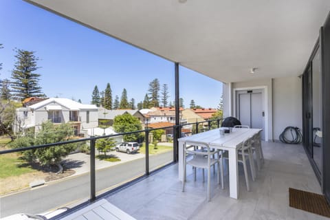 View (from property/room), Balcony/Terrace