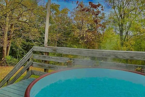 Jacuzzi, Game room and More! Close to Downtown! House in Ithaca