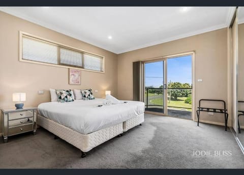 Freestanding house with ocean view House in Port Campbell