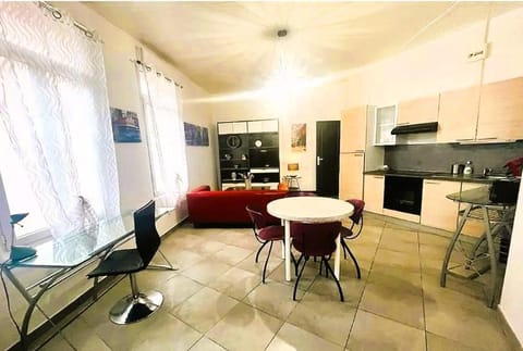 Spacious B'N'B - Gare St Roch & FREE Parking Apartment in Amiens