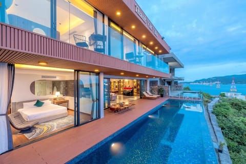 Property building, Natural landscape, View (from property/room), Balcony/Terrace, Photo of the whole room, Mountain view, Pool view, Sea view, Swimming pool