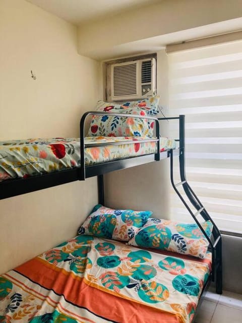 bunk bed, air conditioner