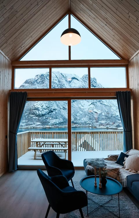 View (from property/room), Balcony/Terrace, Living room, Seating area, Mountain view