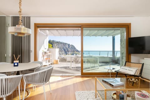 TV and multimedia, View (from property/room), Balcony/Terrace, Living room, Seating area, Dining area, Evening entertainment, Mountain view, Sea view