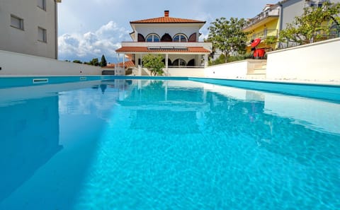 Property building, Day, Pool view, Swimming pool, sunbed