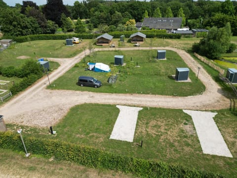 Empty camping spot for your tent, caravan and camper Camping /
Complejo de autocaravanas in Roermond