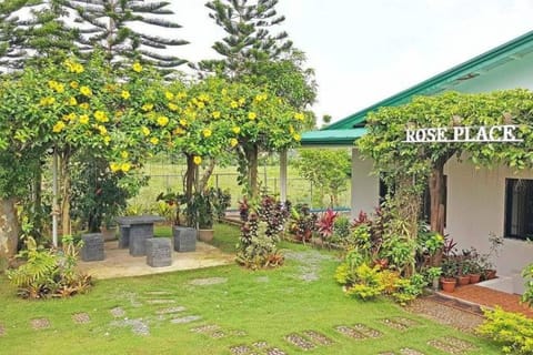 Rose Place with Swimming Pool & Heated Jacuzzi Chalet in Tagaytay