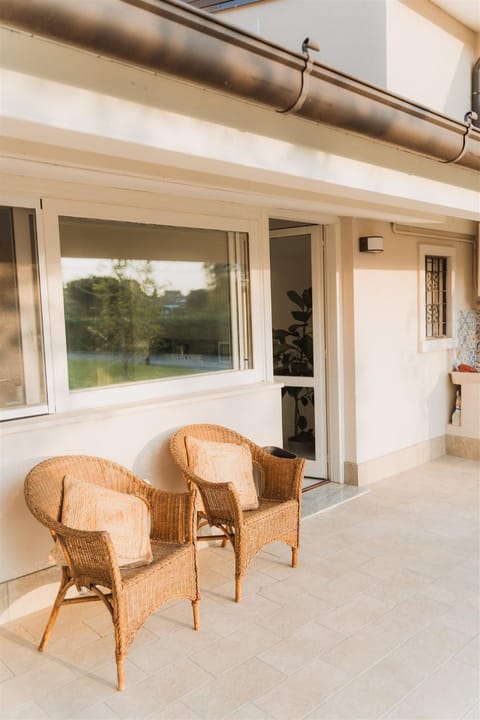 Patio, Day, View (from property/room), Balcony/Terrace, Living room, Seating area