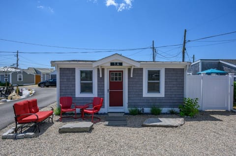 217 Old Wharf Road 1A Dennis Port Cape Cod Grey Pearl Haus in Dennis Port