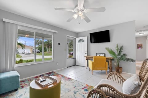 Sunset Shores -3BR -Heated Pool -BBQ -Private Dock House in Port Charlotte