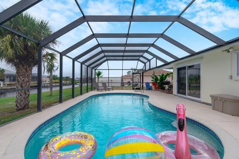 Sunset Shores -3BR -Heated Pool -BBQ -Private Dock House in Port Charlotte