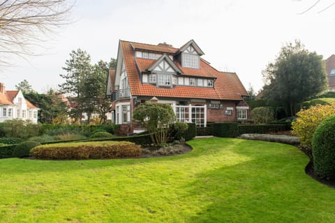 Property building, Day, Garden, Garden view