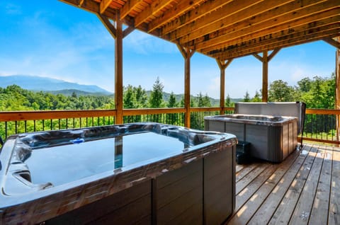 Luxury 14BR Haven: Views Games Hot Tubs More Villa in Pittman Center