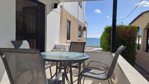Calming Seaside Apartment Condominio in Oroklini