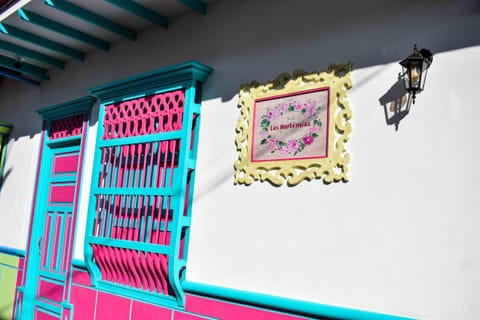 Facade/entrance, bunk bed