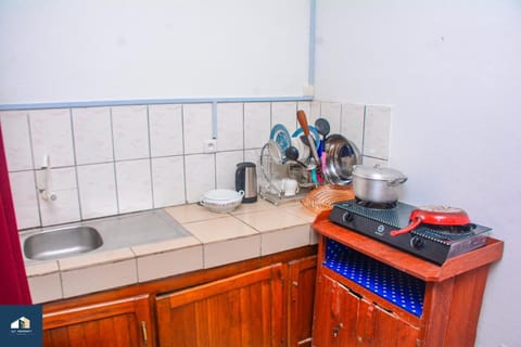 Chambres meublés avec cuisine à douala ange Raphaël Condo in Douala
