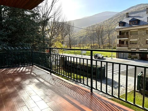Encantador apartament amb un balcó únic al Pirineu by RURAL D'ÀNEU Condo in Esterri d'Àneu
