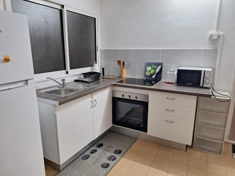 Kitchen or kitchenette, minibar, pet friendly, stove