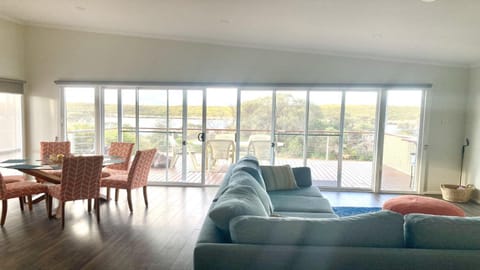 Off The Net - New Listing - Esplanade Property With Views Of The Channel House in Coffin Bay