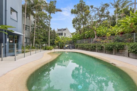 Central Location Stylish 3 Bed with Pool - Sunshine Central Apartment in Sunrise Beach