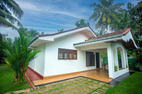 Red Palm Villa Villa in Hikkaduwa