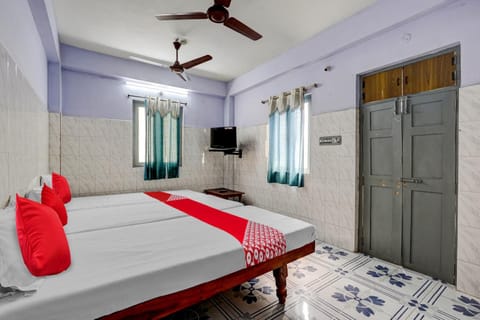 OYO Flagship Sai Ganesh Deluxe Lodge Hotel in Tirupati
