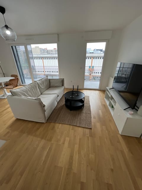 appartement 4 pièces spacieux grande terrasse Condo in Clichy