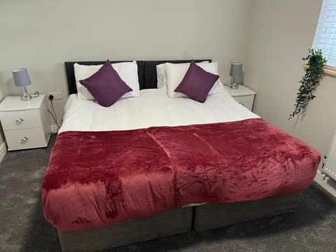 Immaculate Newly Refurbished 4 Bed House House in Nottingham