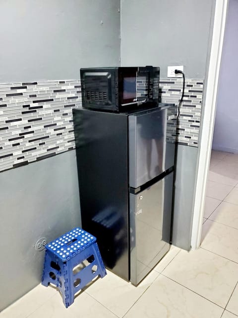 Kitchen or kitchenette, minibar