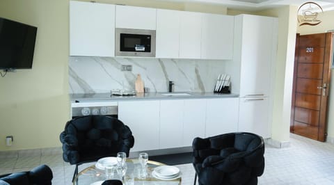 TV and multimedia, Kitchen or kitchenette, Living room, Seating area, Dining area, minibar, oven, pet friendly, stove