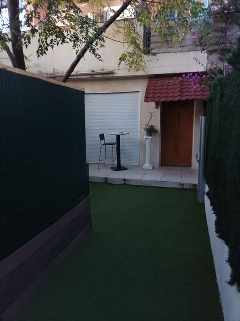 Rez-de-jardin Vacation rental in Toulon