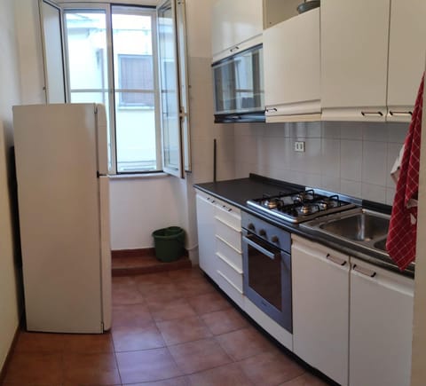 Kitchen or kitchenette, pet friendly, stove