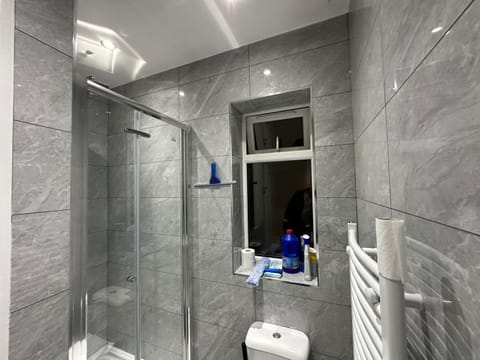 Luxury Ensuite 2nd Studio Flat With Great Views in Keedonwood Road With Fully Own Bathroom Newly Added And Private Kitchenette Apartment in Bromley