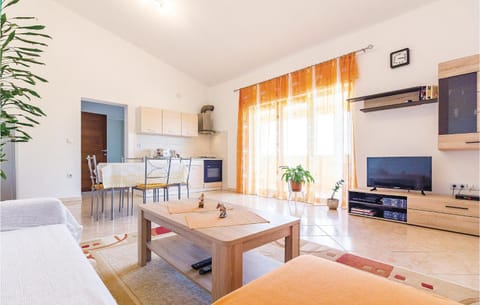Gorgeous Home In Pula With Wifi Casa in Fažana