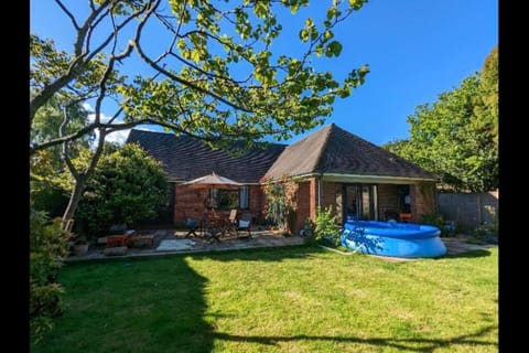 Cosy Garden View Room Vacation rental in East Grinstead