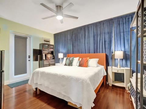 Gay Clothing Opt Studio in heated pool guesthouse Bed and Breakfast in Oakland Park