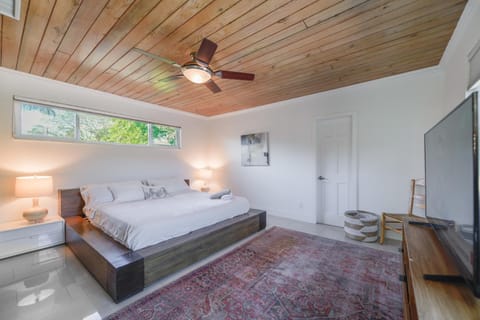 Private Pool - Free Parking - Stay in Coral Gables Haus in South Miami