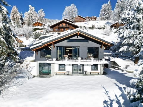 Sumptuous Chalet with Breathtaking views by GuestLee Chalet in Ollon