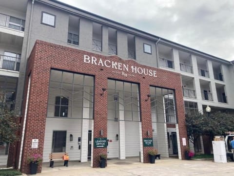 Home Street at Bracken House Apartment in Pittsburgh