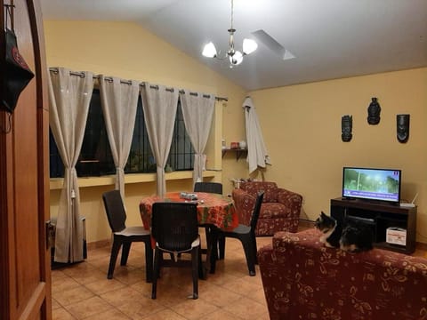 TV and multimedia, Living room, Seating area, Dining area, hair dresser