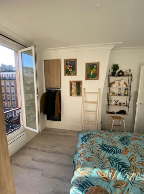 A cozy love nest just outside Paris Condo in Levallois-Perret