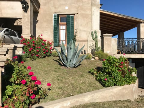 La Casona, Carpintería House in San Luis Province, Argentina