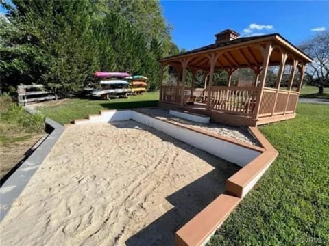 Serene Lake House w/ Hot Tub for a Perfect Getaway Casa in Lake Anna