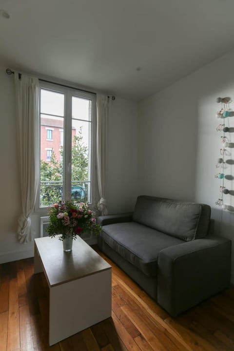 Comfortable and well-appointed 30 m apartment Condo in Vanves