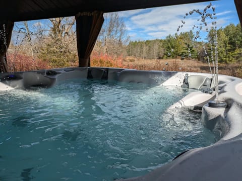 Natural landscape, Hot Tub, Spa and wellness centre/facilities