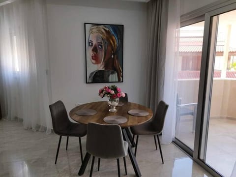 Κομψό διαμέρισμα 2 υπνοδωματίων Condo in Limassol City