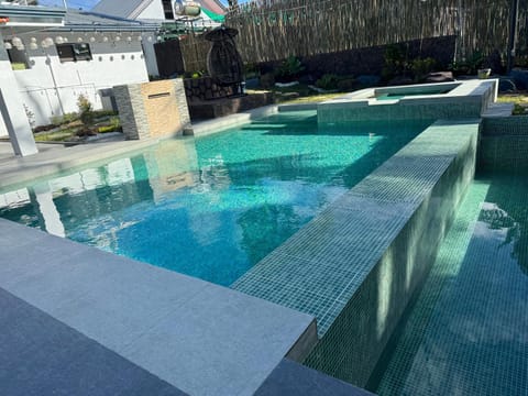 Hello Matt's Pool Villa in Tagaytay
