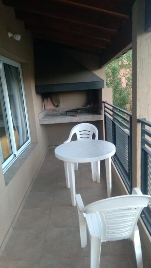 BBQ facilities, Balcony/Terrace, Living room, Photo of the whole room, Seating area, Dining area, City view, Garden view, Landmark view, Mountain view, Pool view, Area and facilities, Inner courtyard view, locker