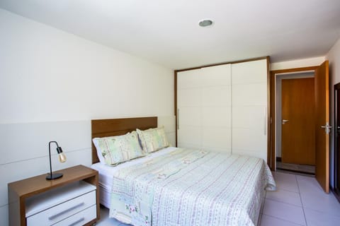 Bed, Business facilities, Bedroom, wardrobe, air conditioner