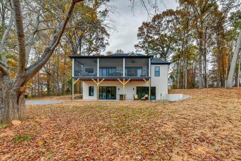 Modern Mooresville Getaway with Private Patio! Copropriété in Mooresville